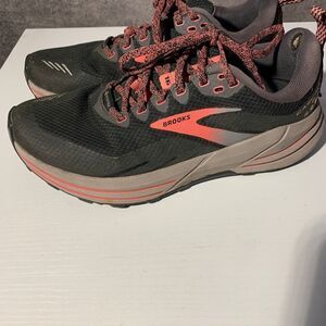 BROOKS CASCADIA 16 GTX - Women's Athletic Shoes Goretex - SIZE 7.5